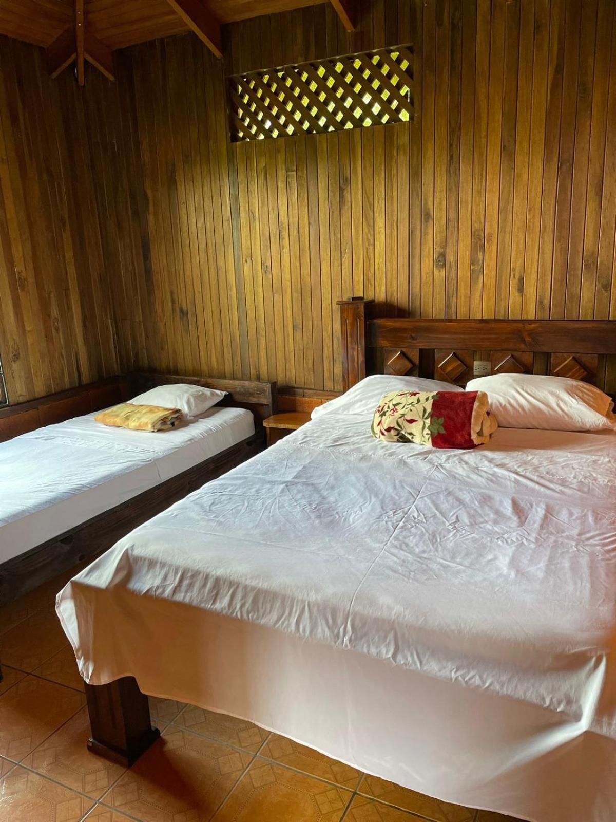 Cabinas La Catarata ラ・フォルトゥナ エクステリア 写真